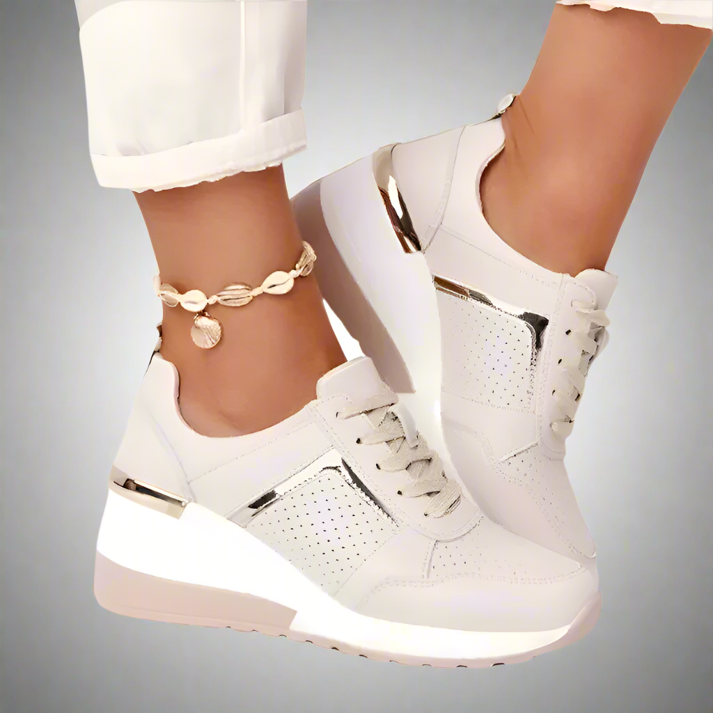 סניקרס לנשים עם פלטפורמה עבה ועיצוב צבעוני