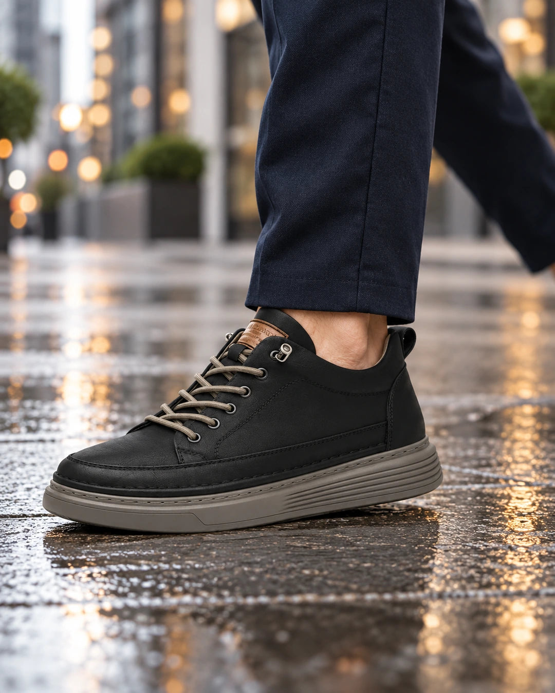 נעלי סניקרס מגביהות Prestige Step בצבע שחור, צילום לייפסטייל על רגל
