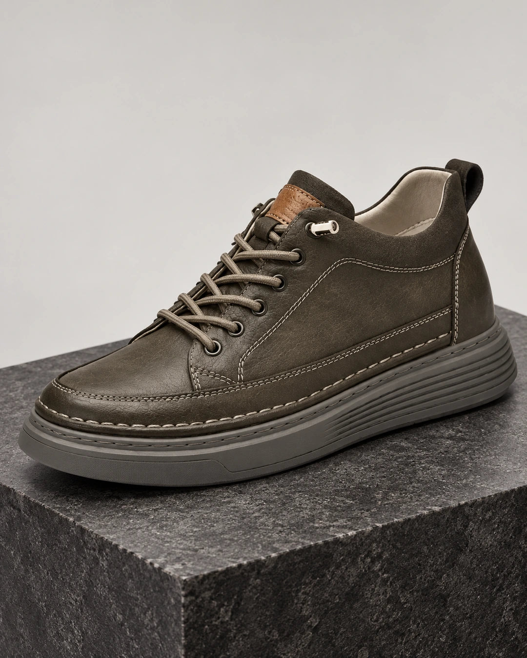 נעלי Prestige Step חאקי עם סוליה מגביהה, צילום מוצר פרימיום