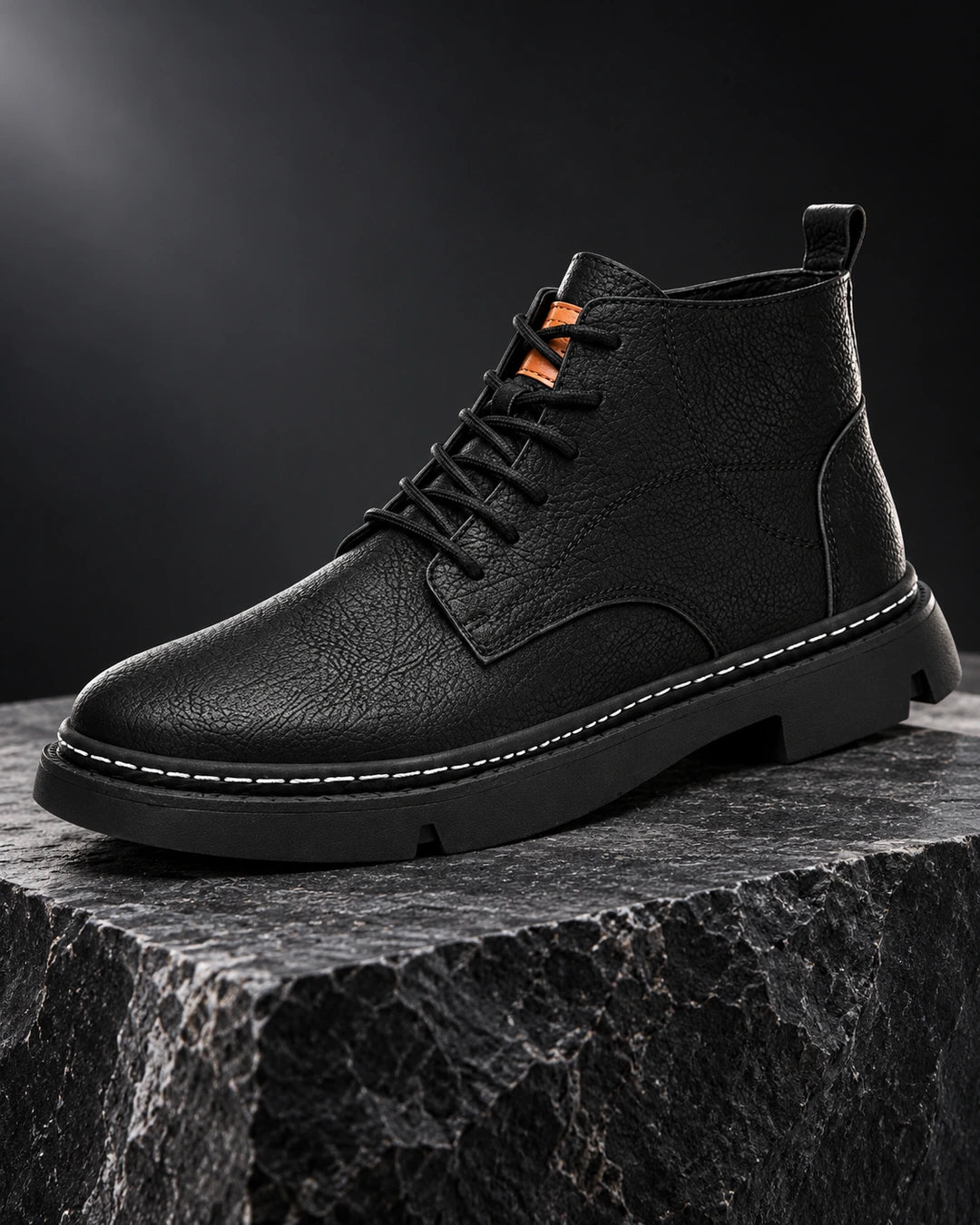 מגפיים מגביהים Platform Loafers שחורות – צילום מוצר בסטודיו | StepUp Shoes