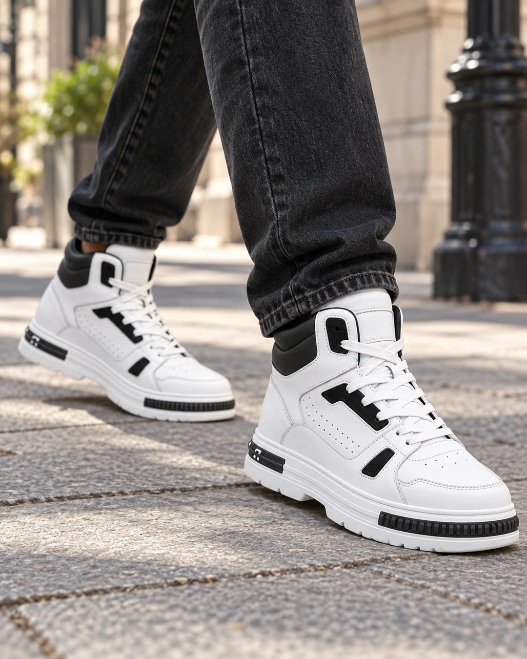 נעלי סניקרס מגביהות Elevated Slip-ons דגם 2 בצבע לבן, צילום לייפסטייל