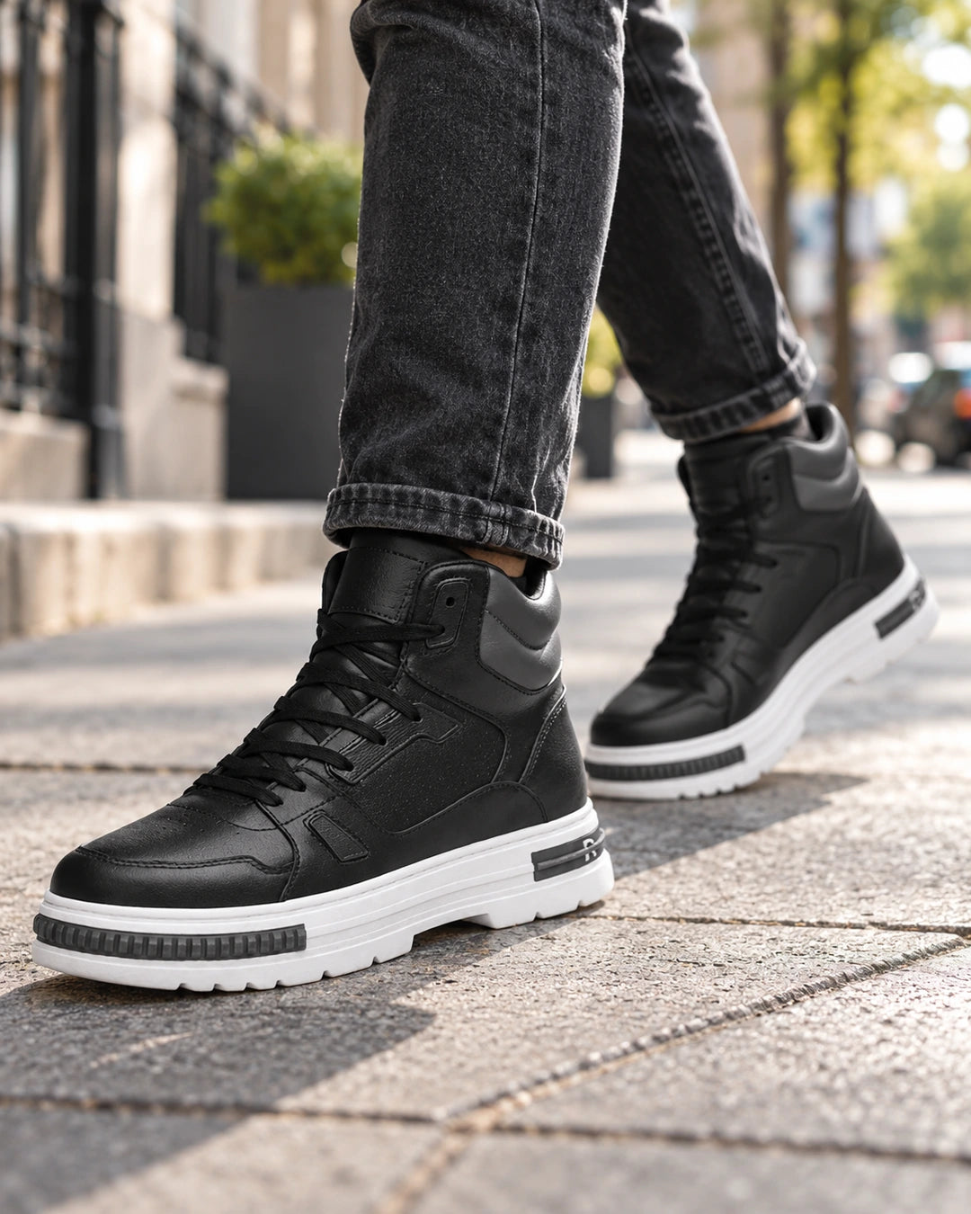 נעלי סניקרס מגביהות Elevated Slip-ons דגם 1 בצבע לבן, צילום לייפסטייל