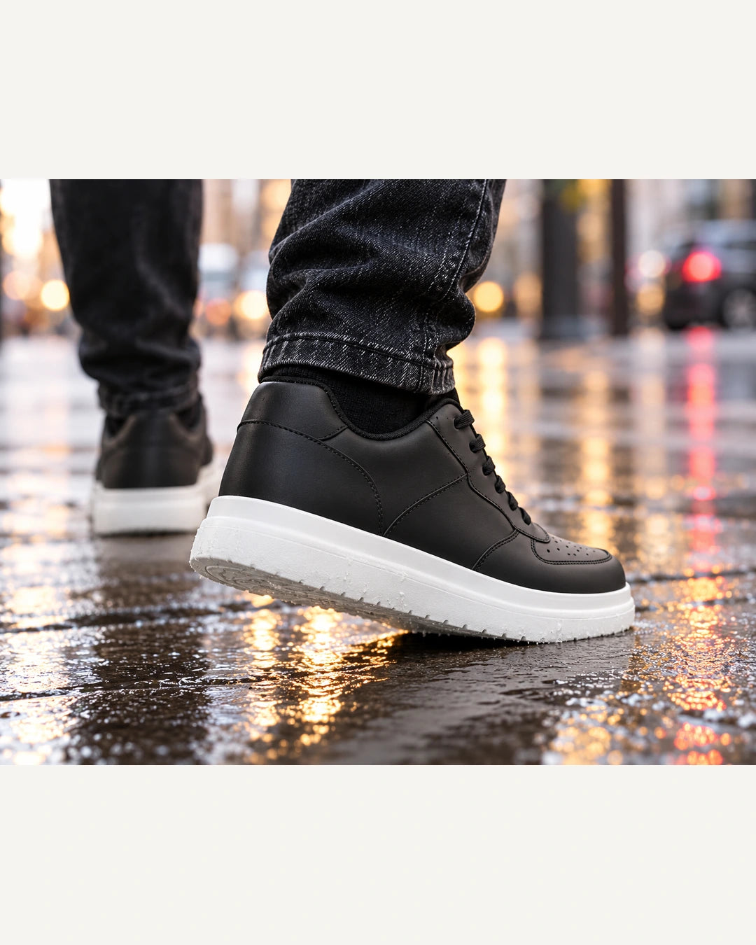 נעלי סניקרס מגביהות דגם SwiftFlex בצבע שחור – צילום Lifestyle | StepUp Shoes