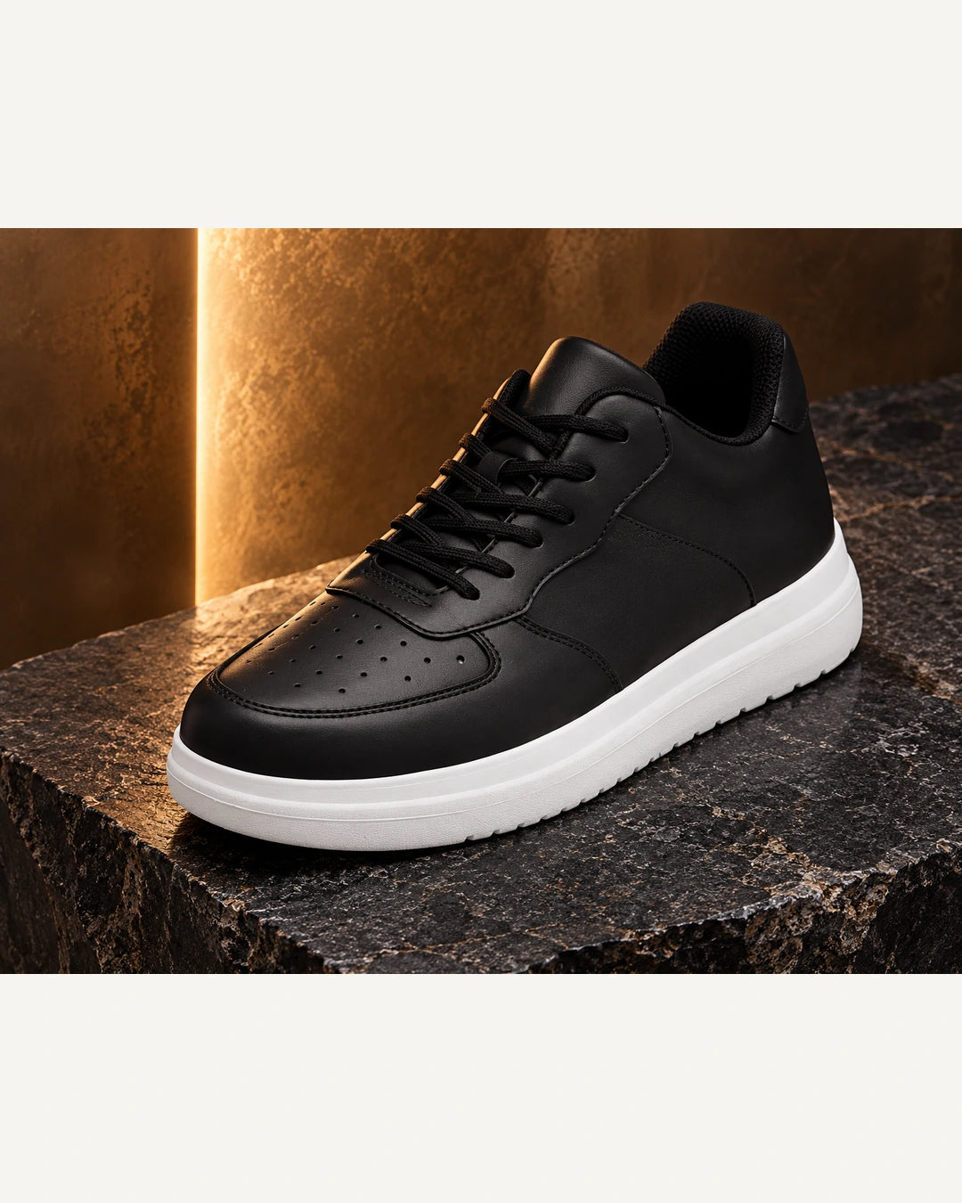נעלי סניקרס מגביהות דגם SwiftFlex בצבע שחור – צילום Editorial | StepUp Shoes