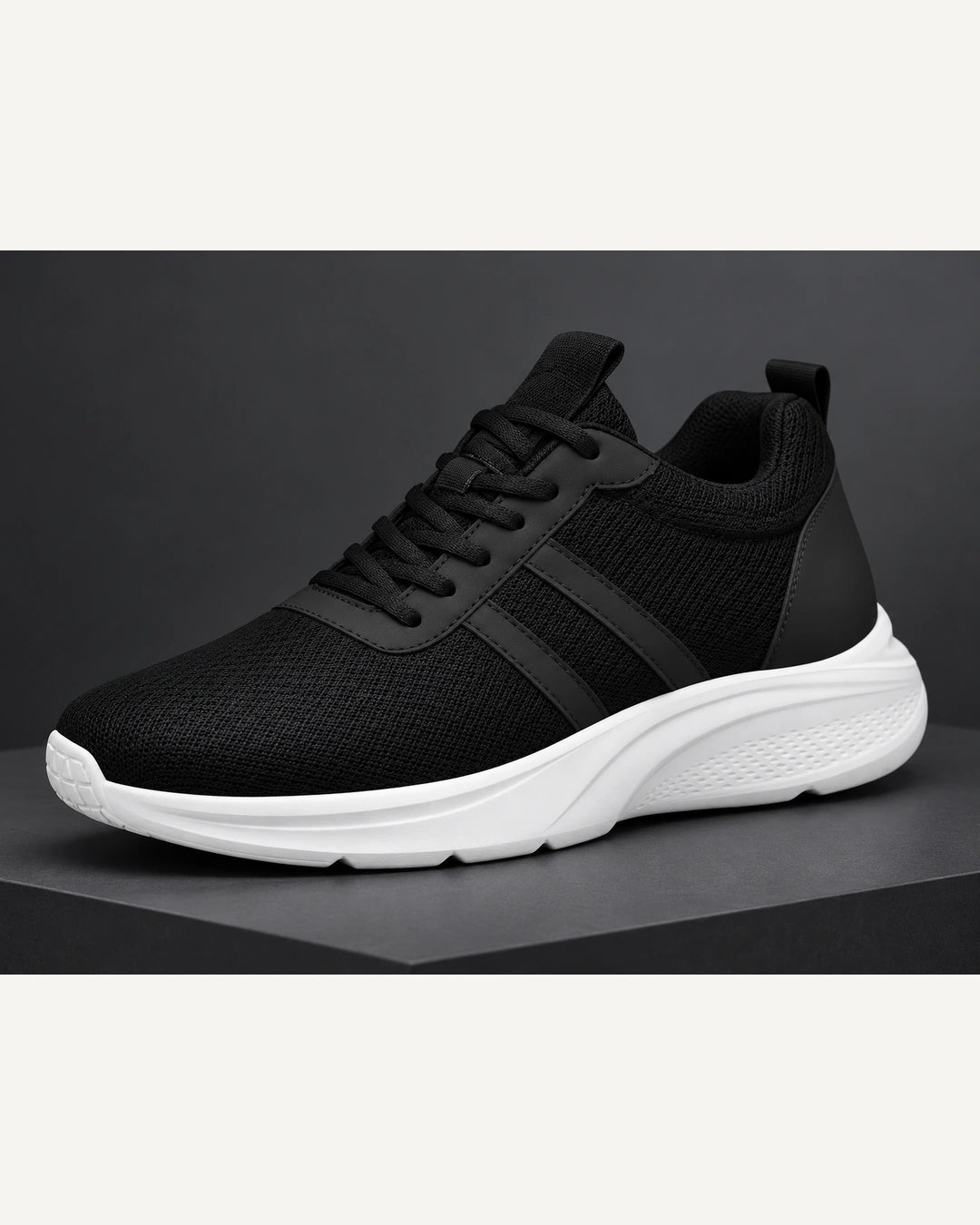 נעלי סניקרס מגביהות דגם SNEAK 8 בצבע שחור – צילום Lifestyle | StepUp Shoes