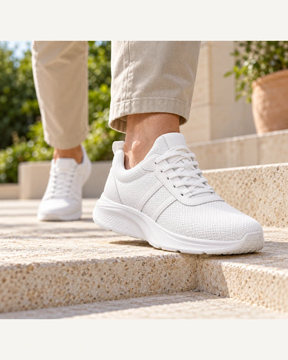 נעלי סניקרס מגביהות דגם SNEAK 8 בצבע לבן – צילום Lifestyle | StepUp Shoes