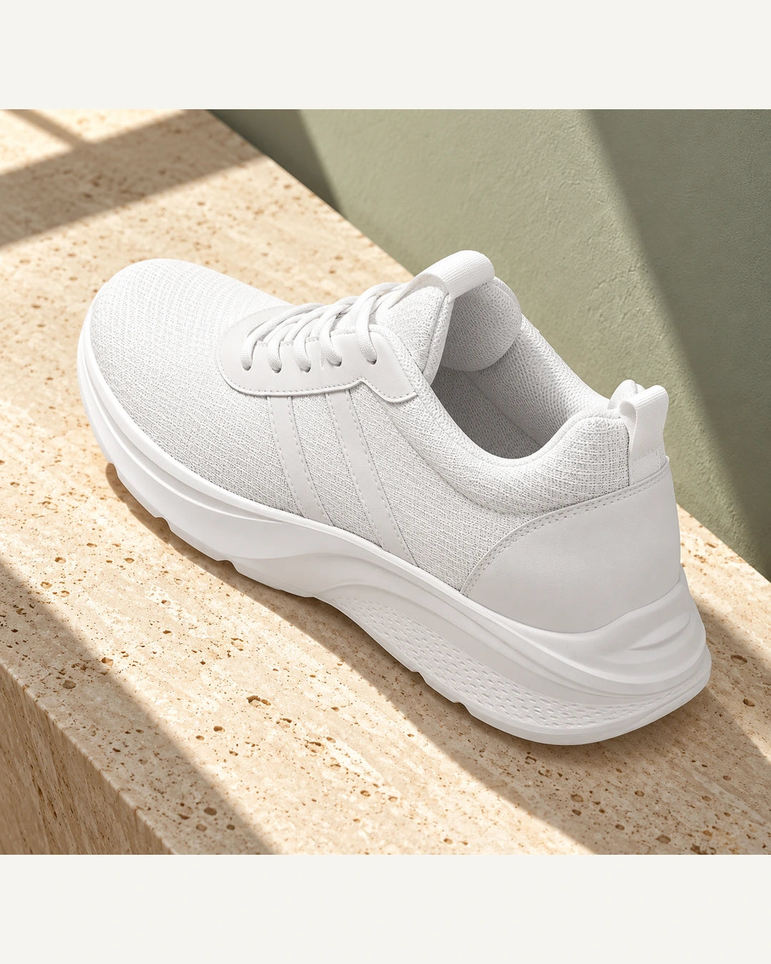נעלי סניקרס מגביהות דגם SNEAK 8 בצבע לבן – צילום Lifestyle | StepUp Shoes
