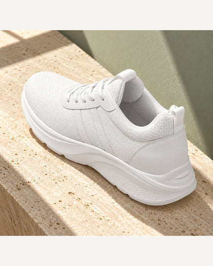 נעלי סניקרס מגביהות דגם SNEAK 8 בצבע לבן – צילום Lifestyle | StepUp Shoes