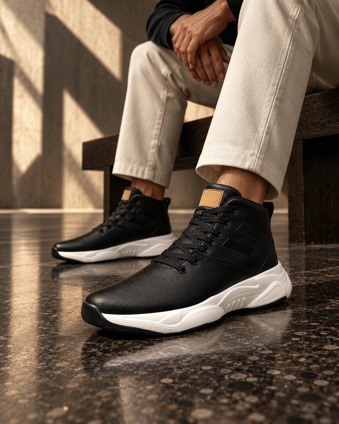 נעלי סניקרס מגביהות דגם Dynamic Glide בצבע שחור – צילום Lifestyle | StepUp Shoes