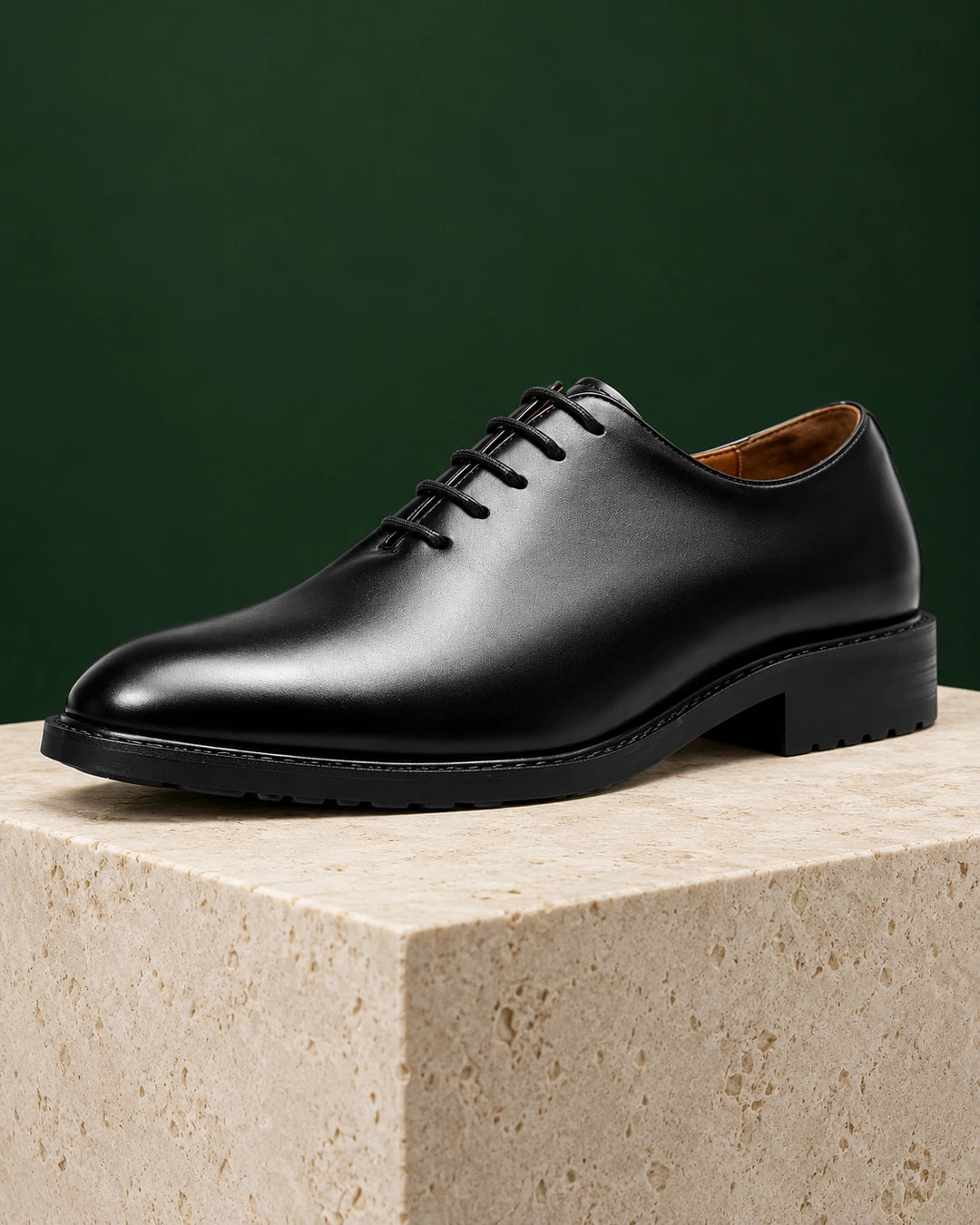 נעלי Oxford Classic Elevate שחורות לגברים, צילום מוצר פרימיום המדגיש את הגזרה והגימור