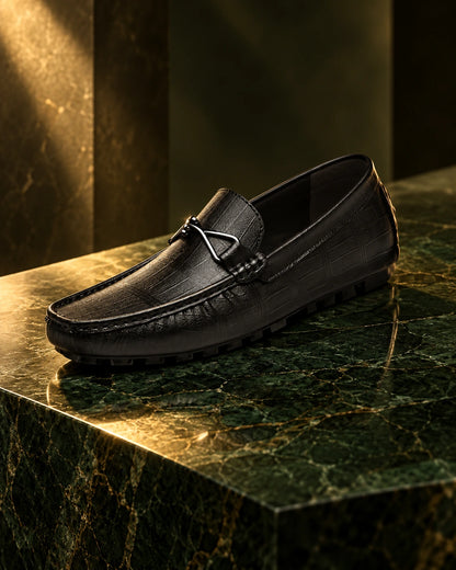 נעלי מוקסין מגביהות דגם ClassicLift בצבע שחור – צילום Lifestyle | StepUp Shoes