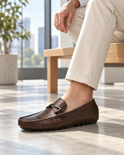 נעלי מוקסין מגביהות דגם ClassicLift בצבע חום – צילום Lifestyle | StepUp Shoes