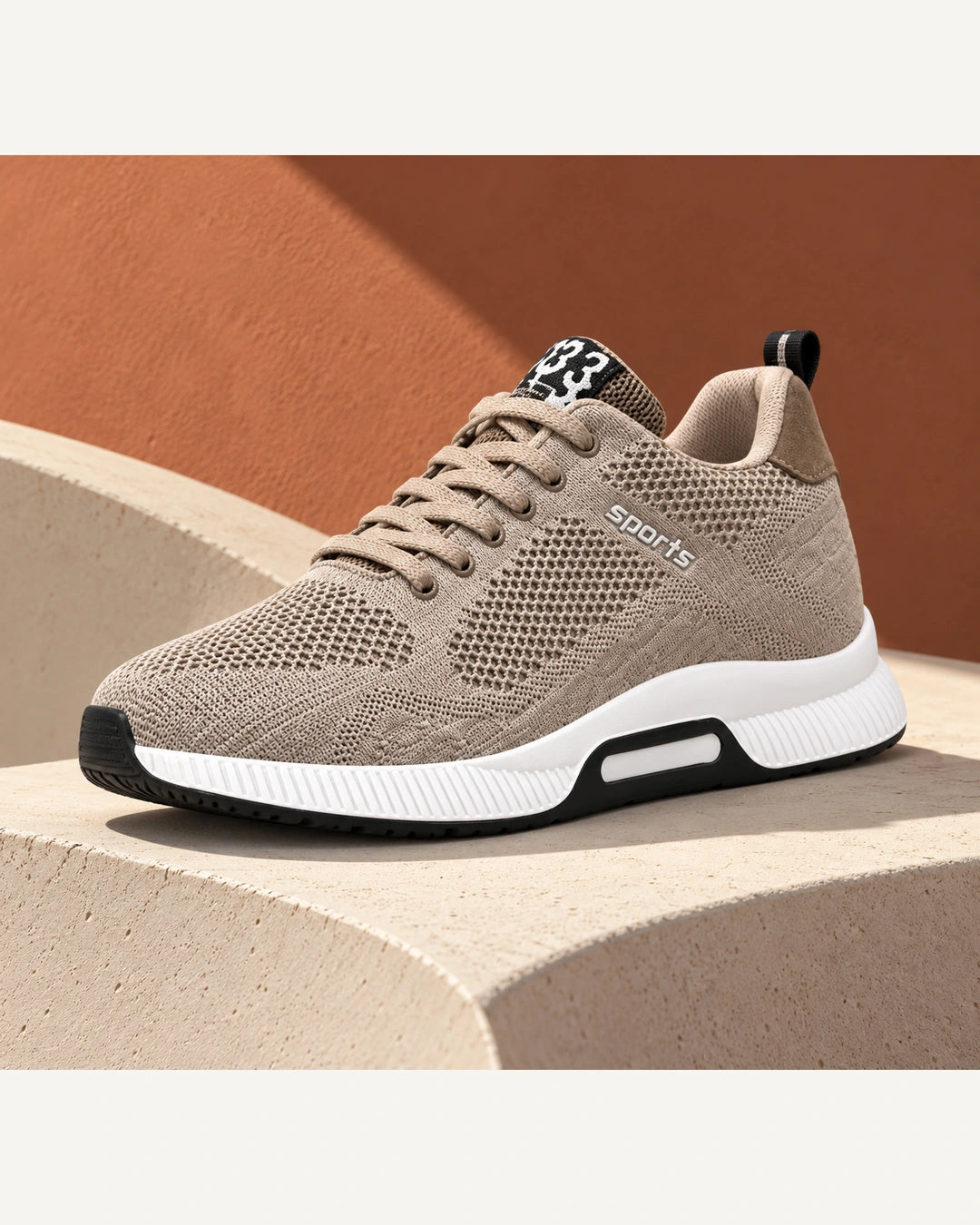 נעלי סניקרס מגביהות דגם FlexRise בצבע בז' – צילום Editorial | StepUp Shoes