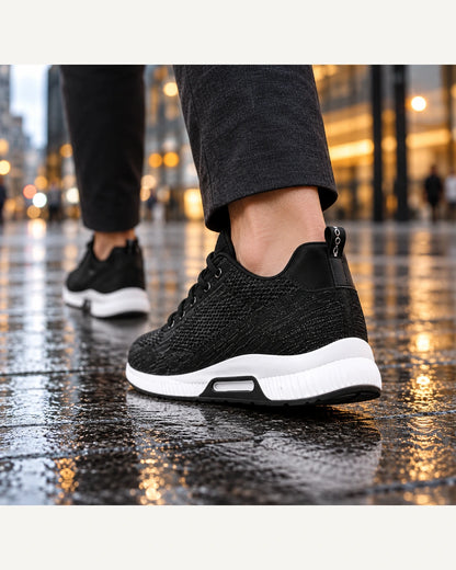 נעלי סניקרס מגביהות דגם FlexRise בצבע שחור – צילום Lifestyle | StepUp Shoes