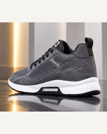 נעלי סניקרס מגביהות דגם FlexRise בצבע אפור – צילום Editorial | StepUp Shoes