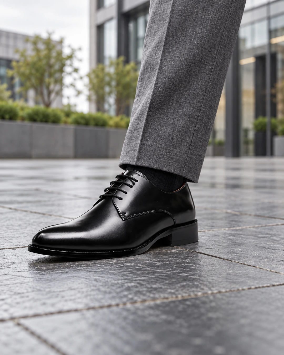 נעלי אלגנט מגביהות דגם LevelUp בצבע שחור – צילום Lifestyle | StepUp Shoes