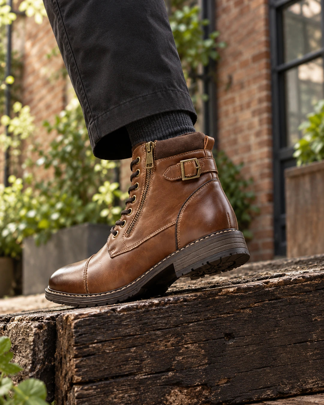 מגפי עור מגביהים דגם UrbanRise בצבע חום – צילום Editorial | StepUp Shoes