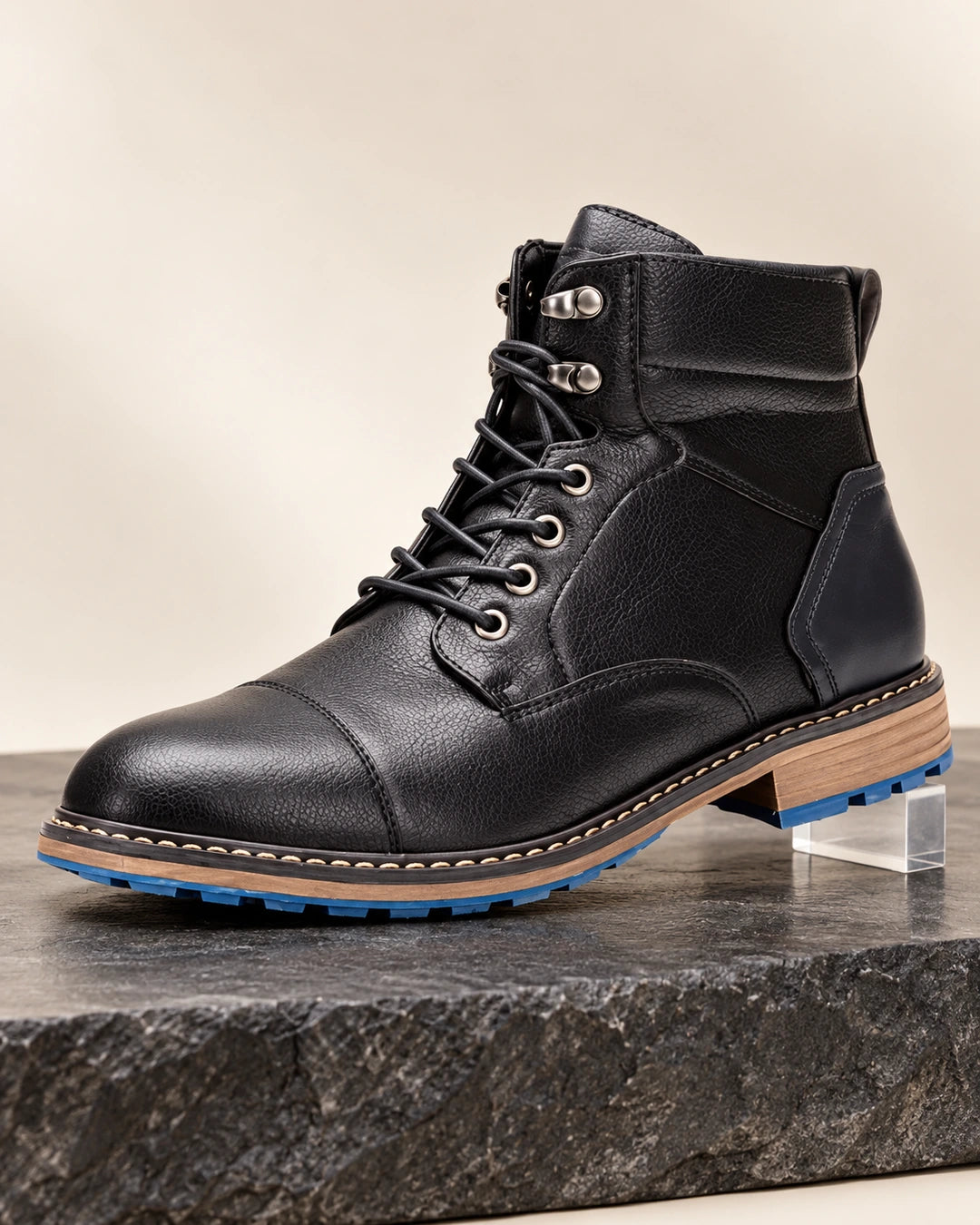 מגפיים מגביהות דגם  StreetLift Boots בצבע שחור – צילום מוצר בסטודיו | StepUp Shoes
