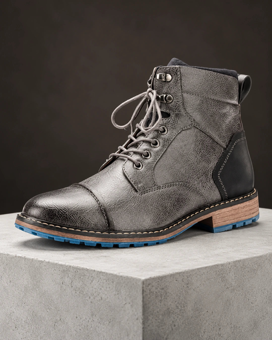 מגפיים מגביהות דגם  StreetLift Boots בצבע אפור – צילום מוצר בסטודיו | StepUp Shoes