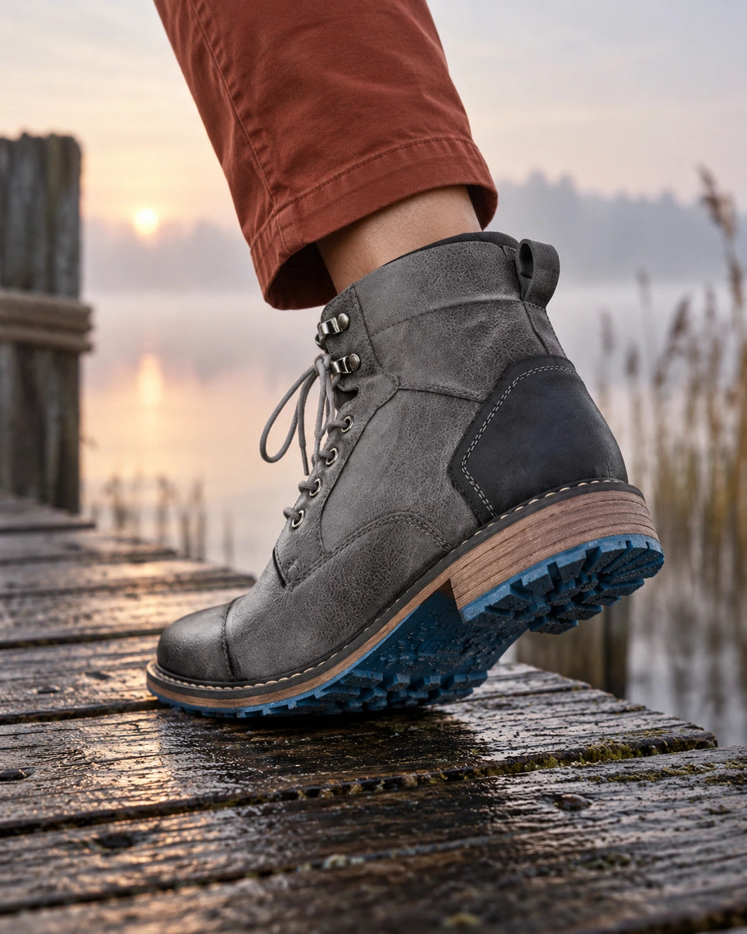 מגפיים מגביהות דגם  StreetLift Boots בצבע אפור – צילום Editorial | StepUp Shoes
