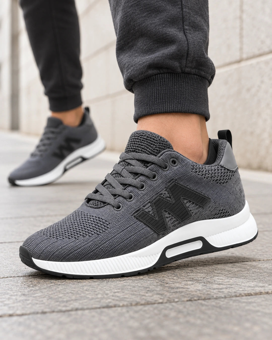 נעלי סניקרס מגביהות דגם Elevix 6 בצבע אפור – צילום Lifestyle | StepUp Shoes