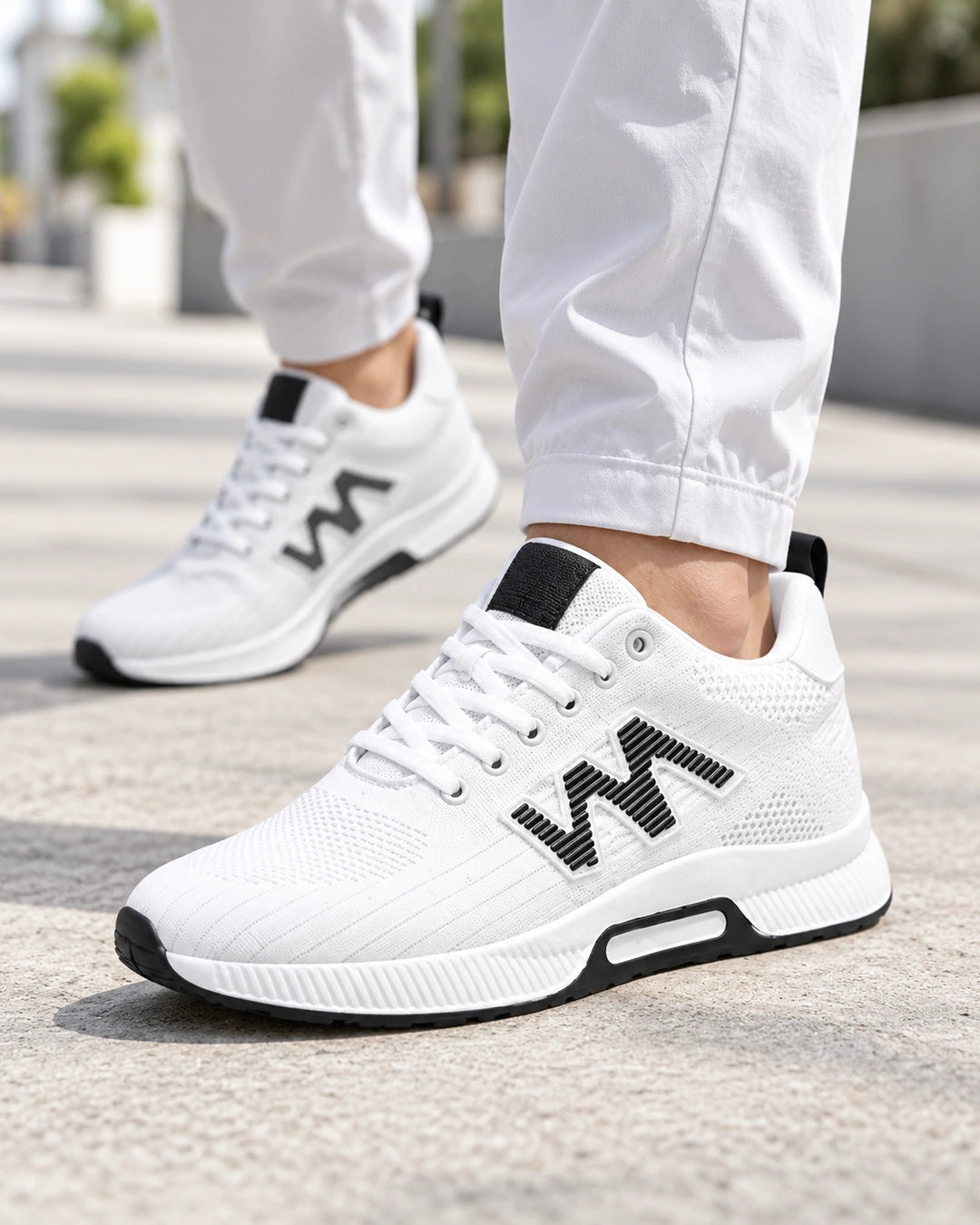 נעלי סניקרס מגביהות דגם Elevix 6 בצבע לבן – צילום Lifestyle | StepUp Shoes