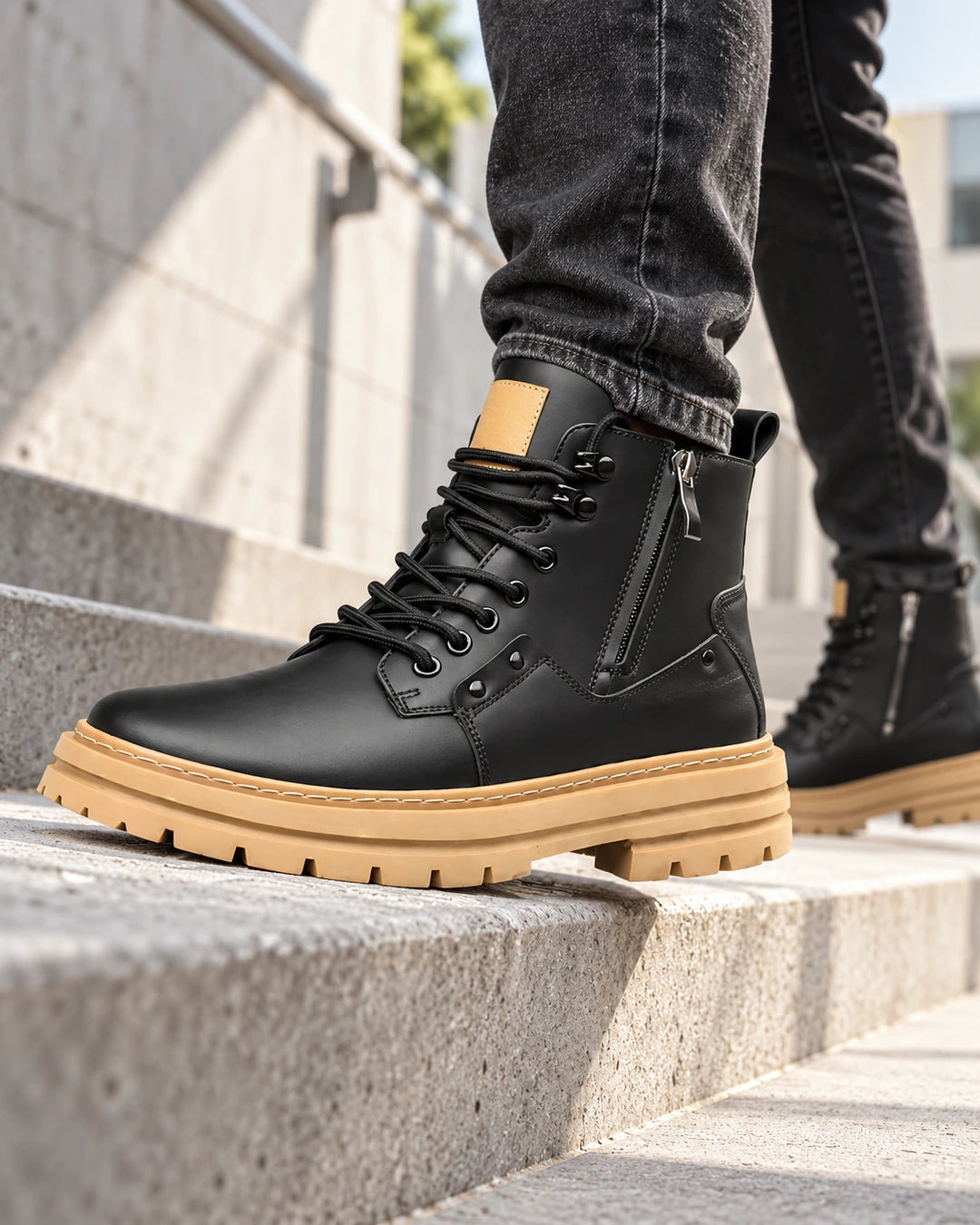 מגפיים מגביהים דגם TitanRise Boots 2 בצבע שחור – צילום Lifestyle | StepUp Shoes