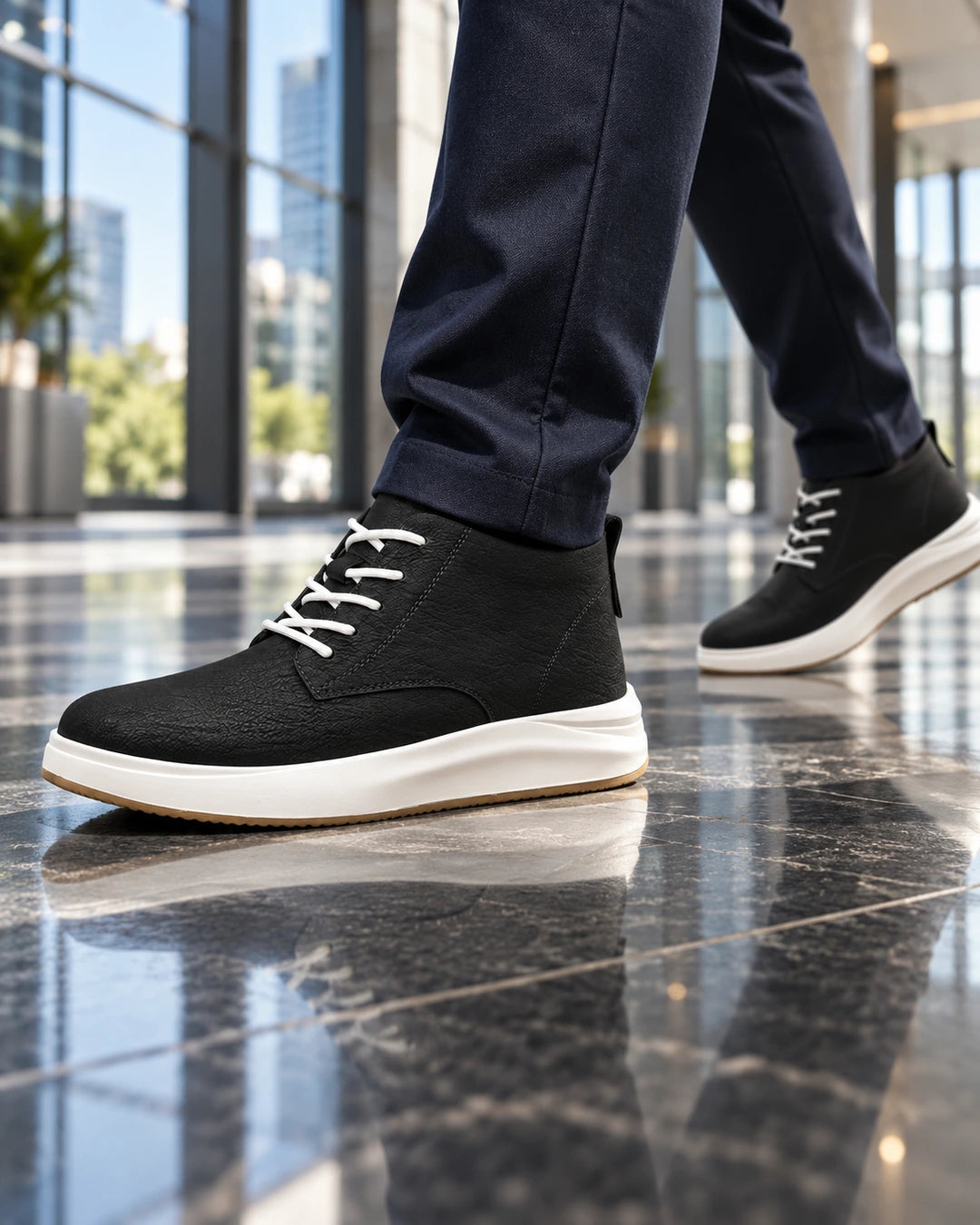 נעלי סניקרס מגביהות  דגם PrimeLift בצבע שחור – צילום Lifestyle | StepUp Shoes