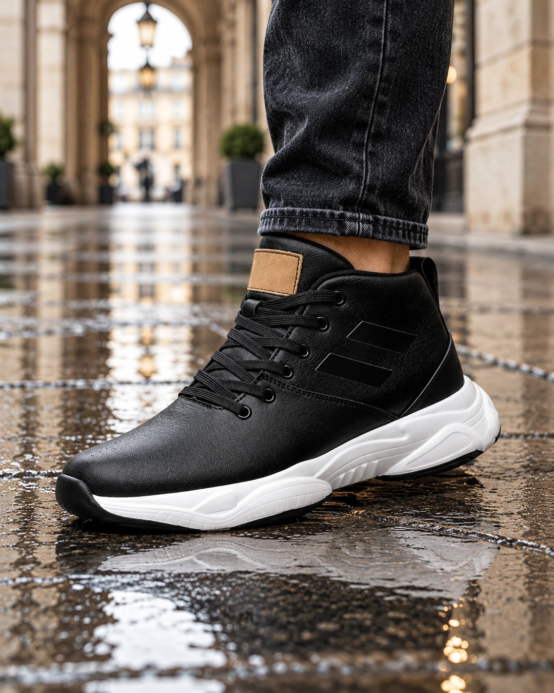 נעלי סניקרס מגביהות דגם AlphaBoost בצבע שחור – צילום Lifestyle | StepUp Shoes