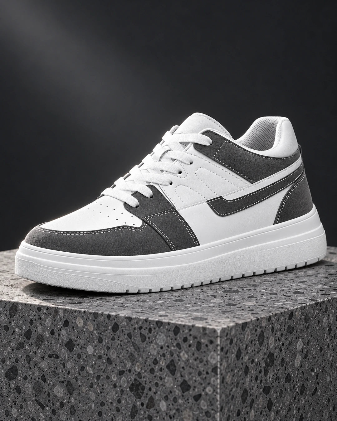 נעלי סניקרס מגביהות דגם Relax Lift בצבע אפור כהה – צילום מוצר בסטודיו | StepUp Shoes