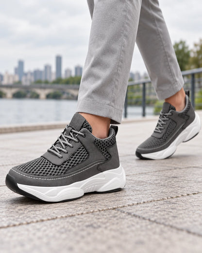 נעלי סניקרס מגביהות דגם HighLine בצבע אפור – צילום Lifestyle | StepUp Shoes