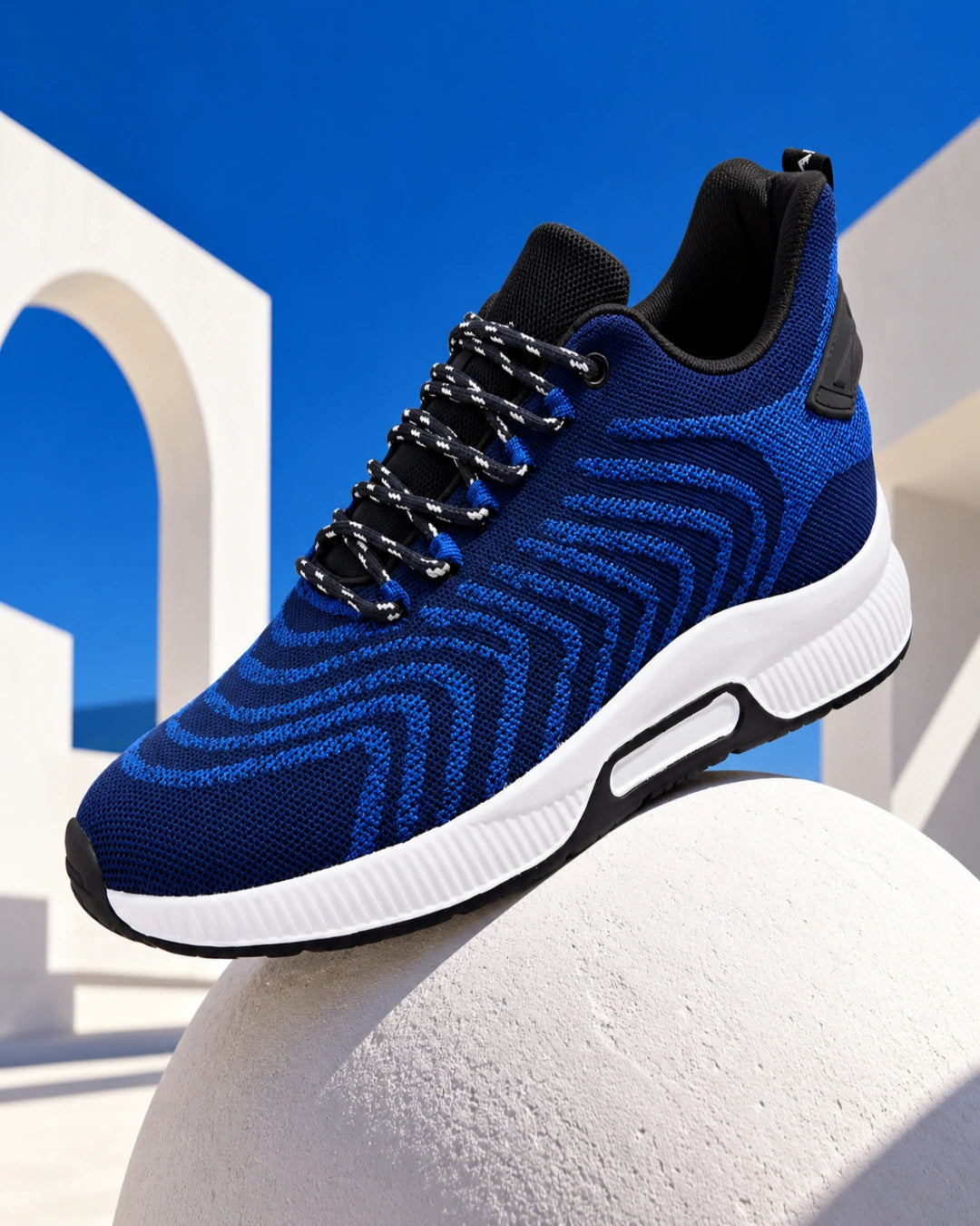 נעלי סניקרס מגביהות דגם  PeakFit בצבע כחול – צילום Editorial | StepUp Shoes