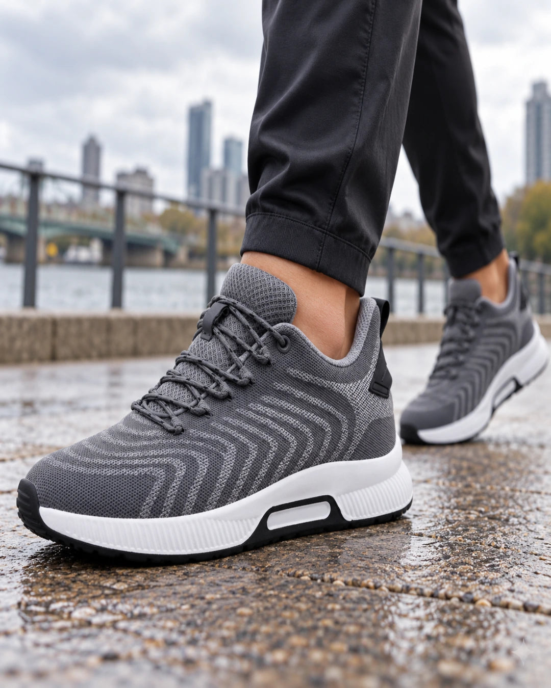 נעלי סניקרס מגביהות דגם  PeakFit בצבע אפור – צילום Lifestyle | StepUp Shoes