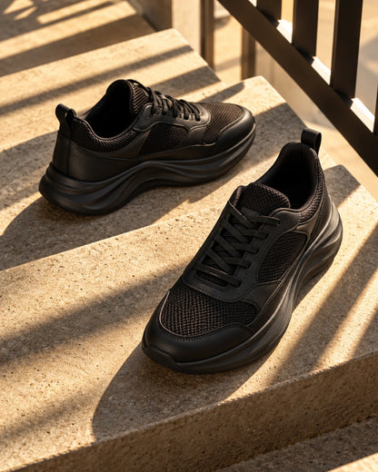 נעלי סניקרס מגביהות דגם ZoneLift בצבע שחור – צילום Editorial | StepUp Shoes