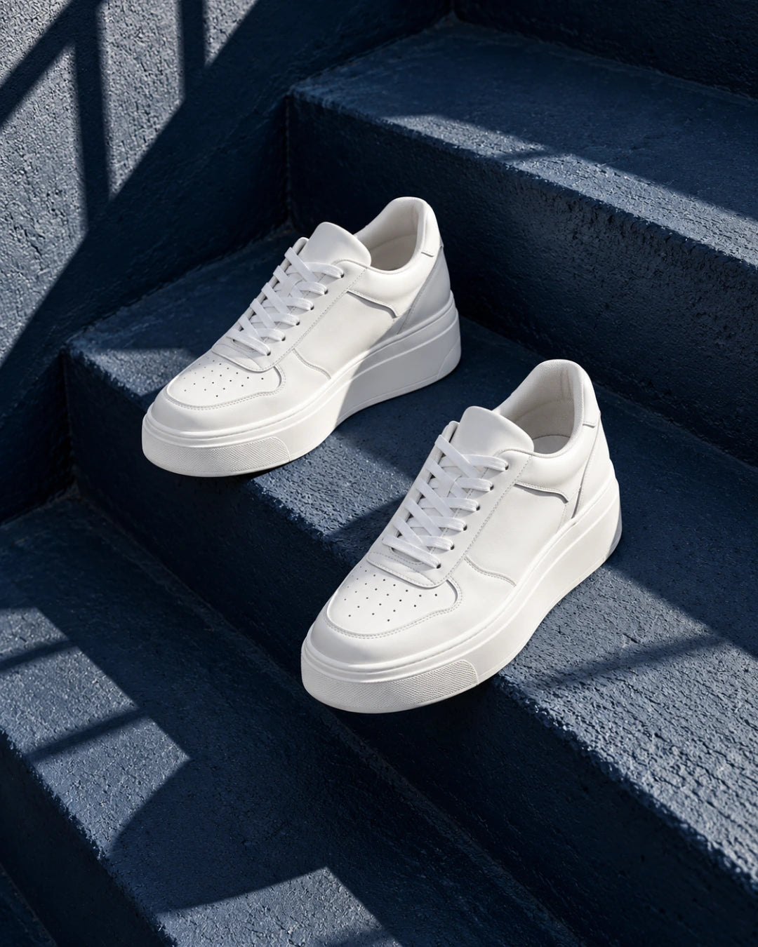 נעלי סניקרס מגביהות דגם NextTall 6 בצבע לבן – צילום Editorial | StepUp Shoes