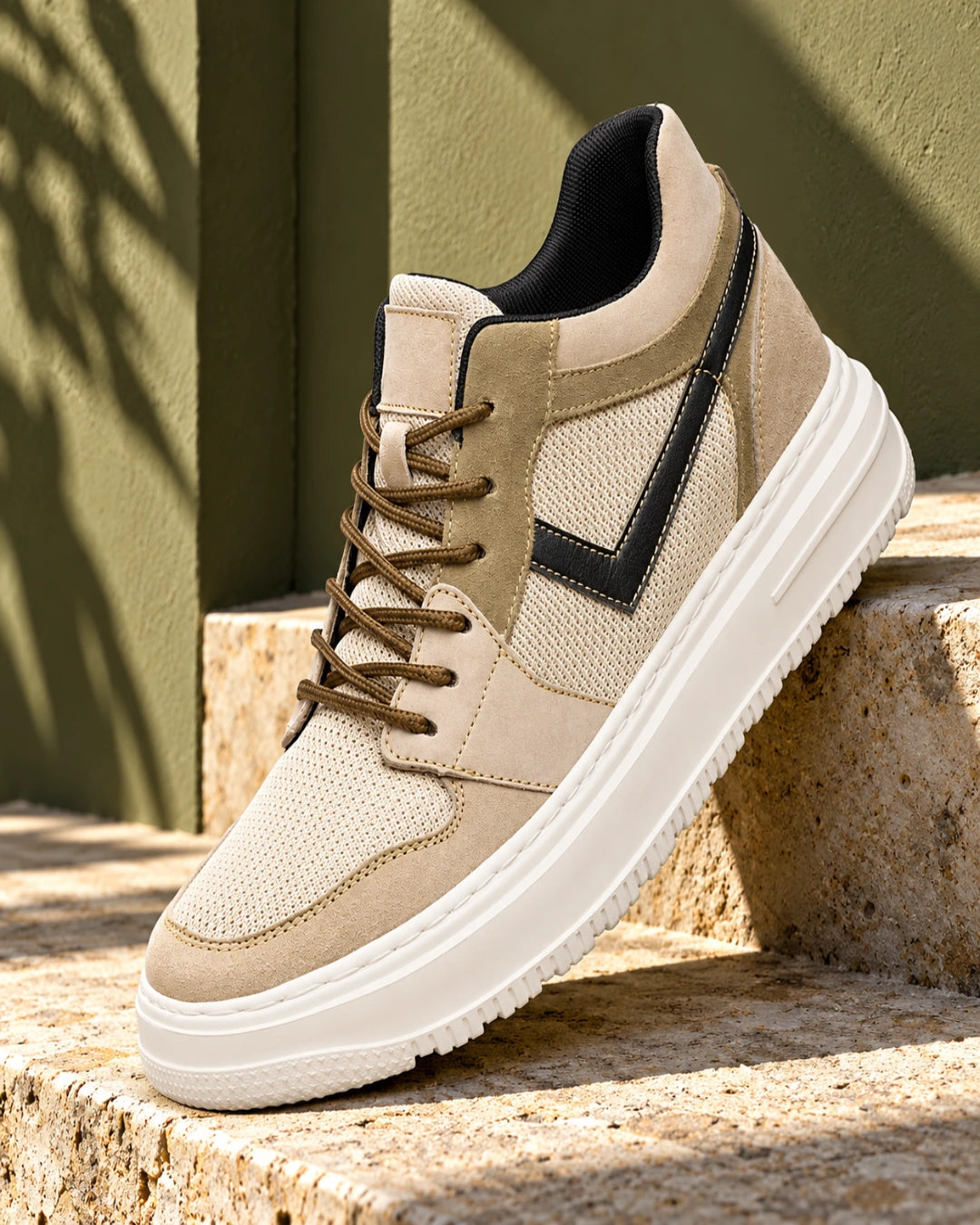 נעלי סניקרס מגביהות דגם UpCore בצבע חאקי – צילום Editorial | StepUp Shoes