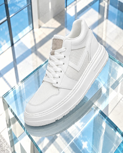 נעלי סניקרס מגביהות דגם UpCore בצבע לבן – צילום Editorial | StepUp Shoes