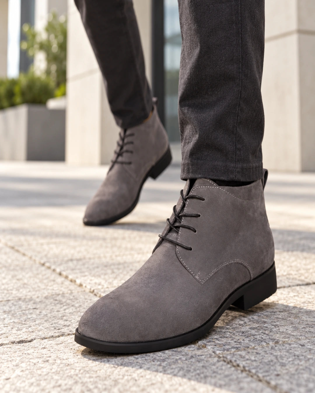מגפיים מגביהים דגם StepUp Nubuck בצבע אפור – צילום Lifestyle | StepUp Shoes