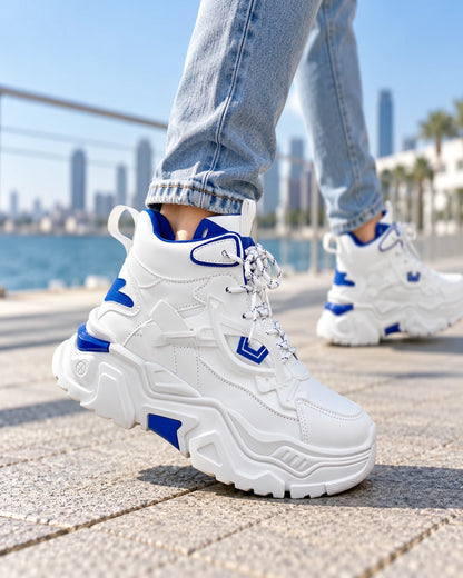 נעלי ספורט מגביהות דגם Max Height 12 Pro בצבע לבן כחול – צילום Lifestyle | StepUp Shoes