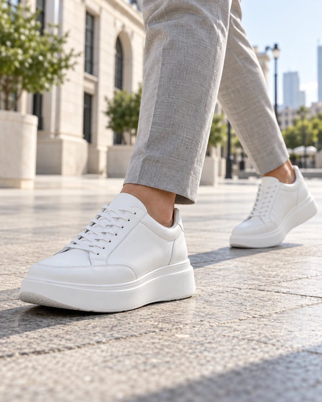 נעלי סניקרס מגביהות דגם AirLift 2 בצבע לבן – צילום Lifestyle | StepUp Shoes