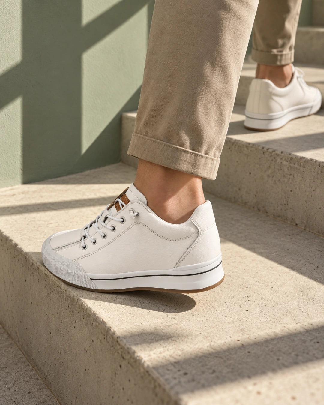 נעלי סניקרס מגביהות Executive Pro לגברים בצבע לבן, צילום אדיטוריאלי