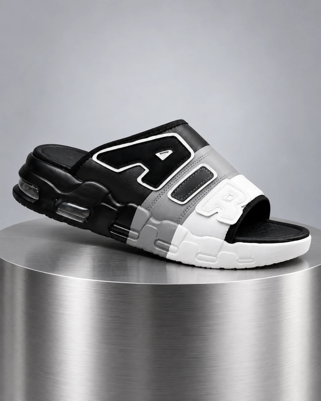 כפכפי קיץ לגברים – Air Cushion Flip Flops בצבע שחור אפור – צילום מוצר בסטודיו | StepUp Shoes